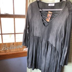 Accent Accessories gray tunic